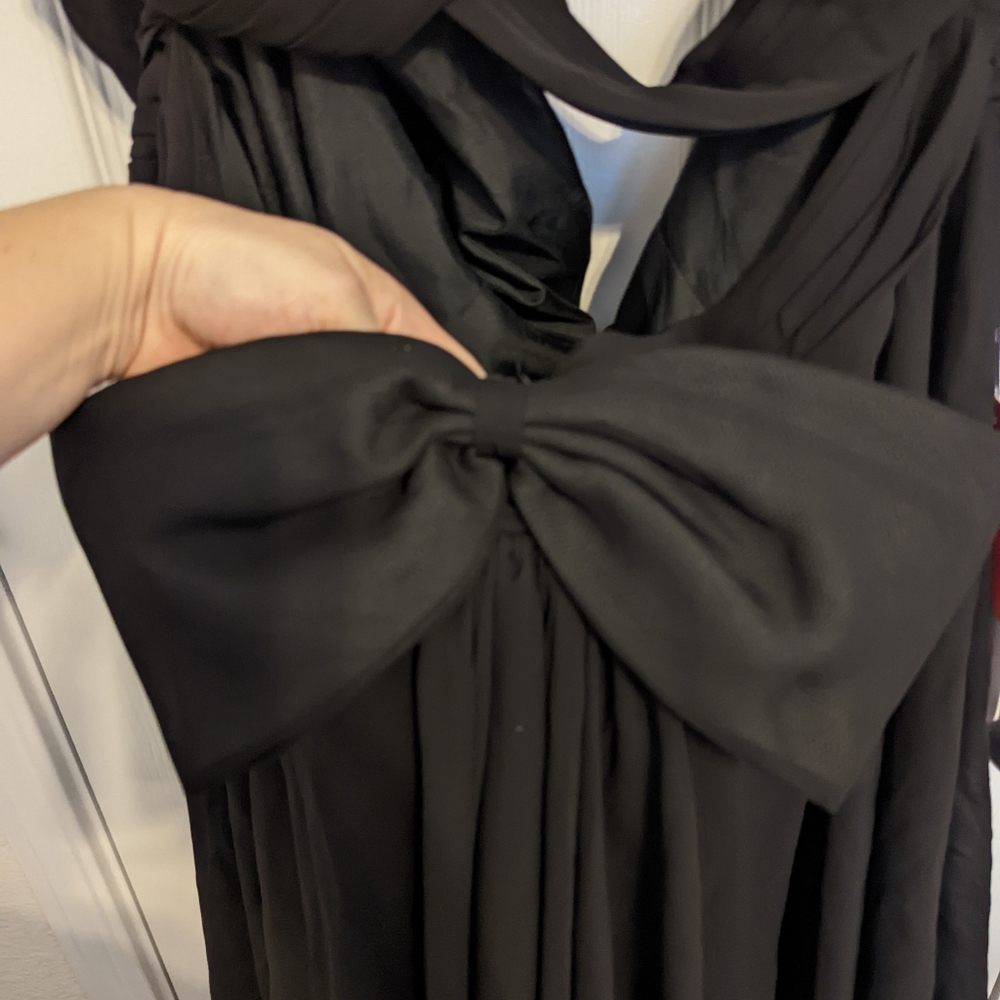 Black dress - Picture 9 of 10